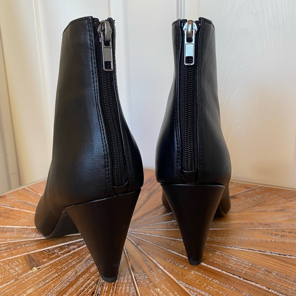 NWT My Delicious Black Faux Leather Pointy Toe Zipper Booties Size 10 - Picture 5 of 11